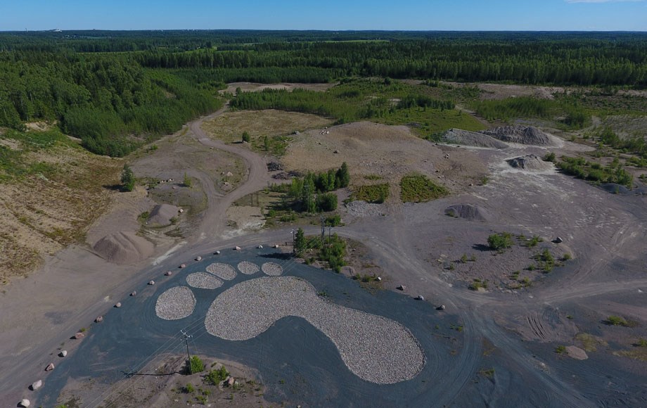 Rudus lumo suomies jättiläisen jalanjälki