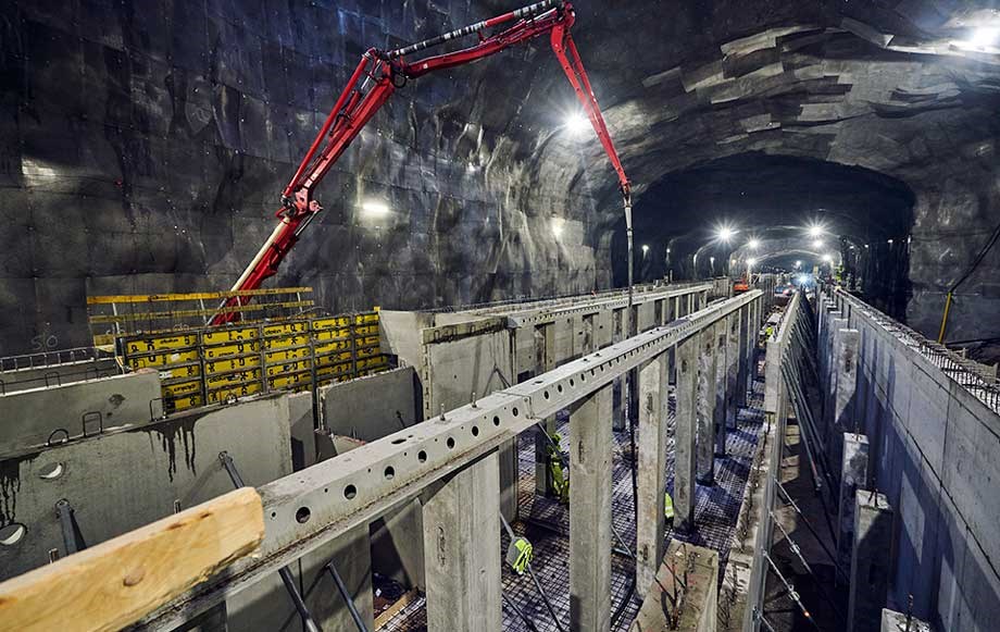 Rudus pro metrotunnelissa tehdään töitä ahtaissa tiloissa