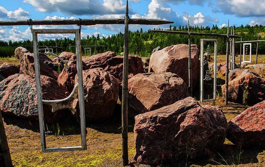 Hyvinkään suomies riku lumiaro mennyttä aikaa etsimässä  ympäristötaideteos