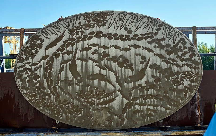 Jokirannan polut  laatta taidelaatta valmiina ruduksen nurmijärven tehtaalla