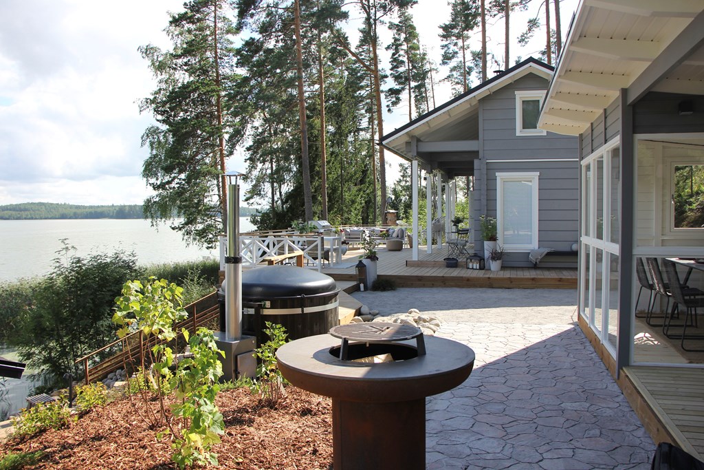 Huvila & Huussi Epäkäytännöllisestä ihanaksi. Kuva: Nelonen