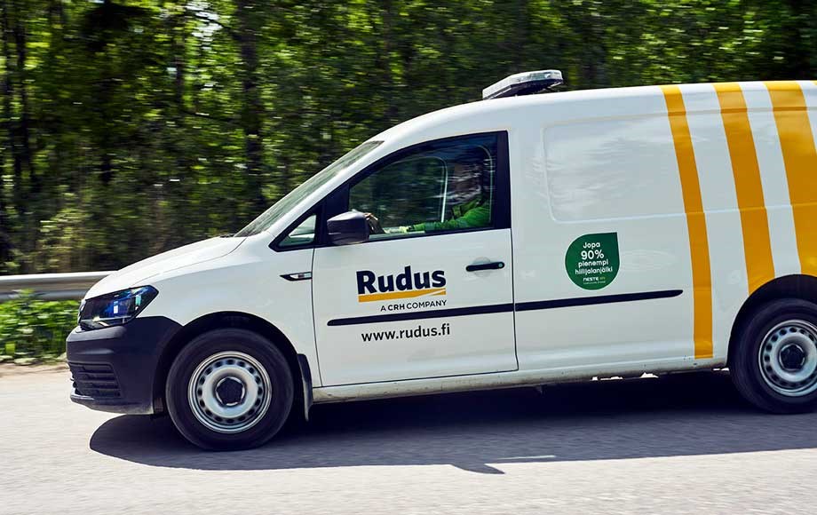 Rudus nestemy auto liikkeellä