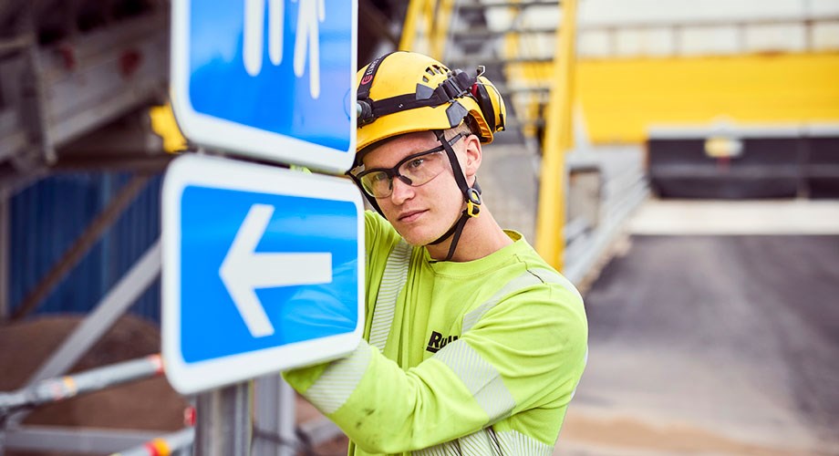 Ruduksen kesätyöntekijät maiju ja taneli 2293