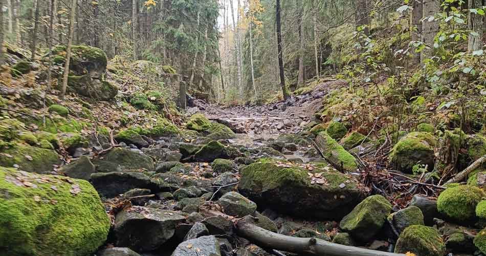 Kiviaineslahjoitus hahmajärven pato jälkeen 950x500